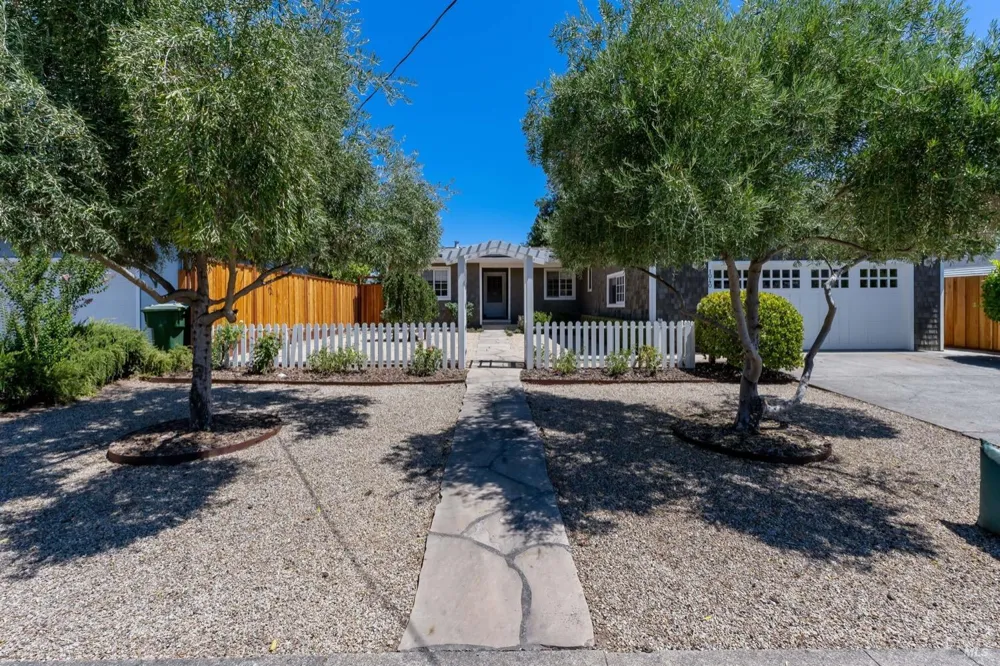 1040 Valley View Street St. Helena, CA 94574