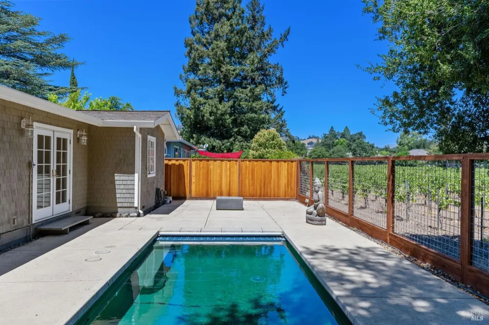 1040 Valley View Street St. Helena, CA 94574