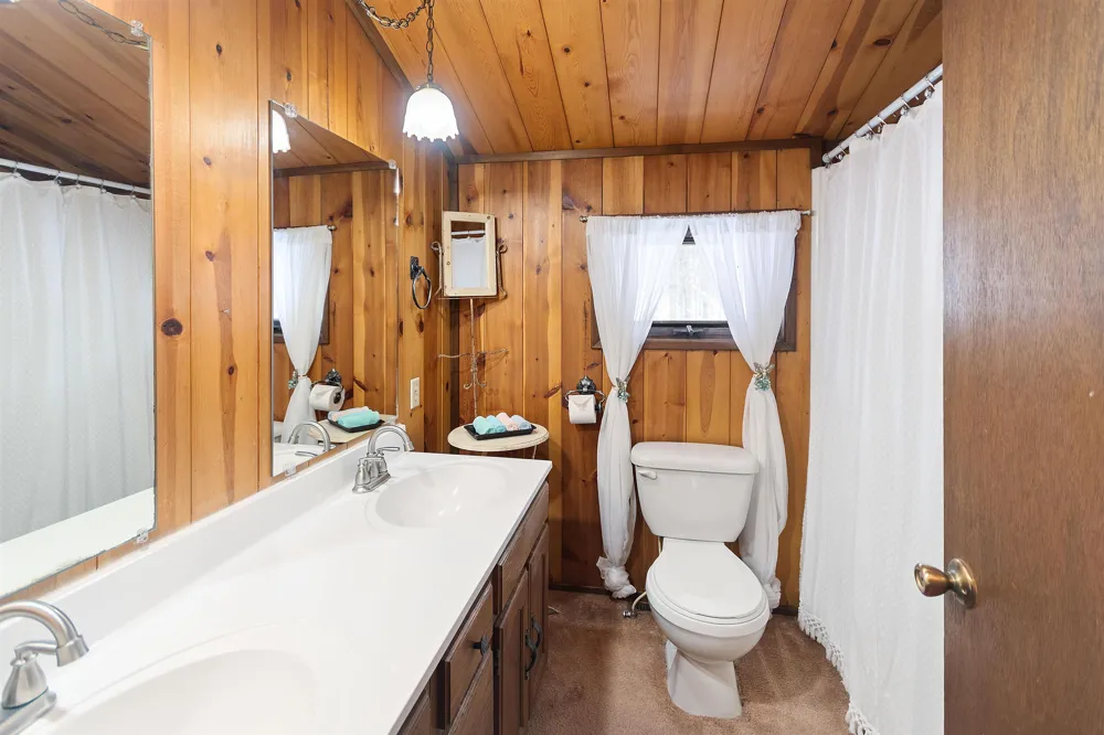 2481 S Schomberg Road Centerville Township, MI 49653
