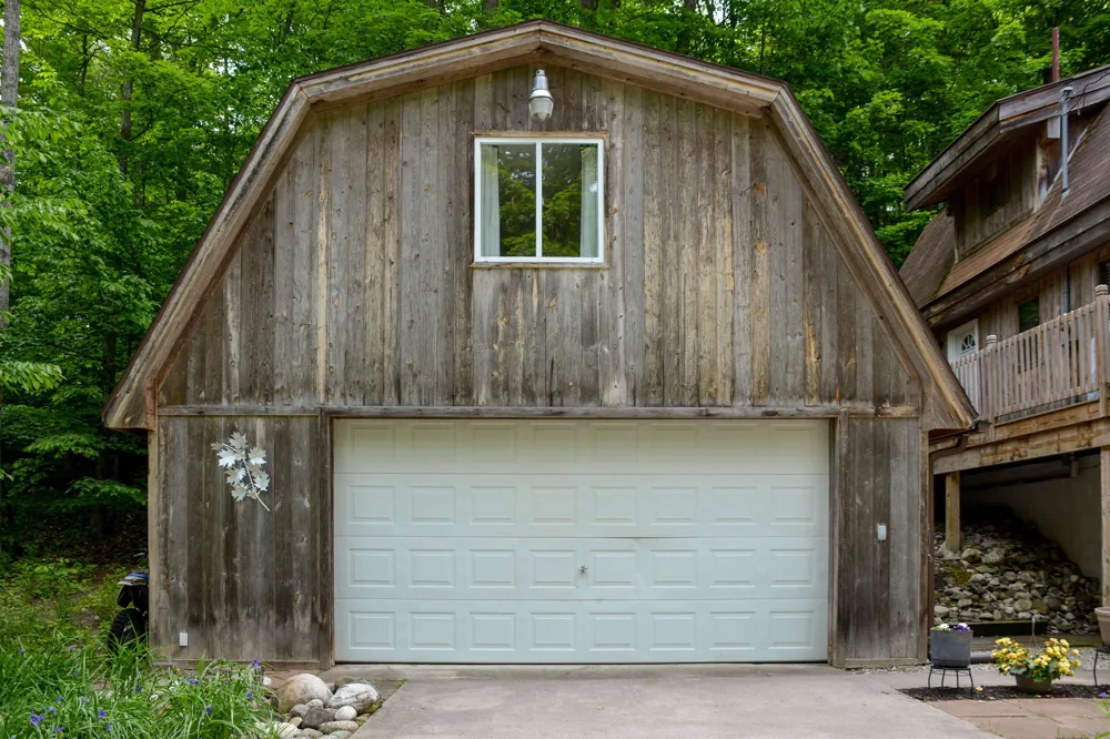 2481 S Schomberg Road Centerville Township, MI 49653