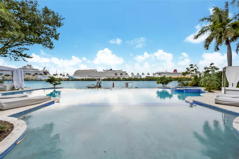 100 Palm Ave Miami Beach, FL 33139