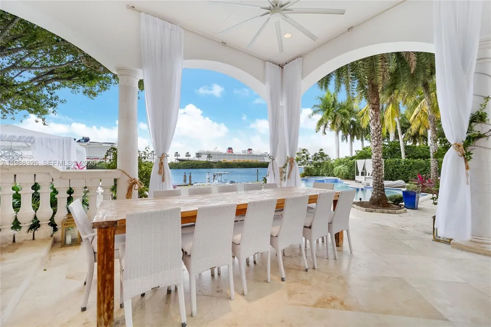 100 Palm Ave Miami Beach, FL 33139