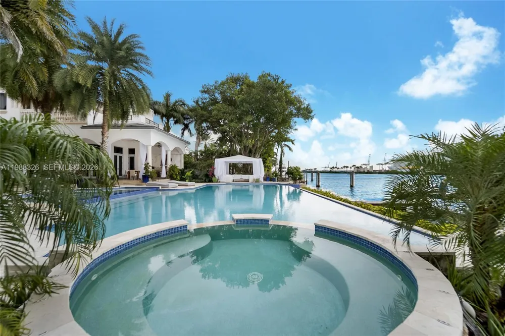 100 Palm Ave Miami Beach, FL 33139