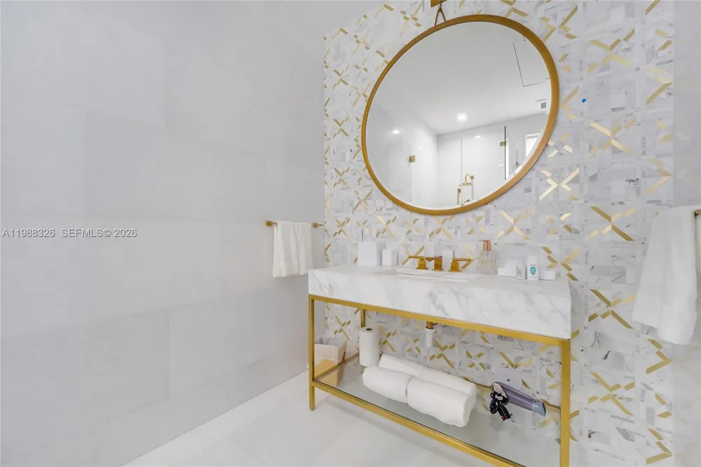 100 Palm Ave Miami Beach, FL 33139