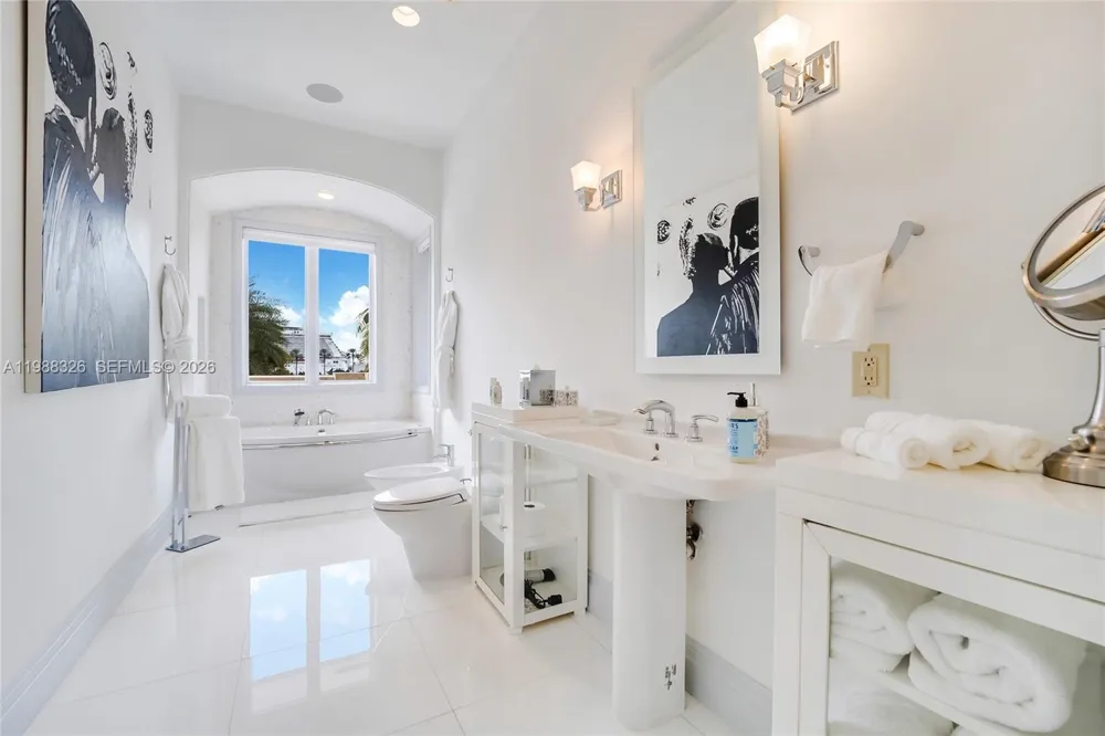 100 Palm Ave Miami Beach, FL 33139