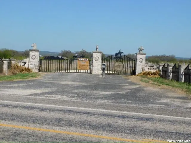 10566 Texas 127 Sabinal, TX 78881