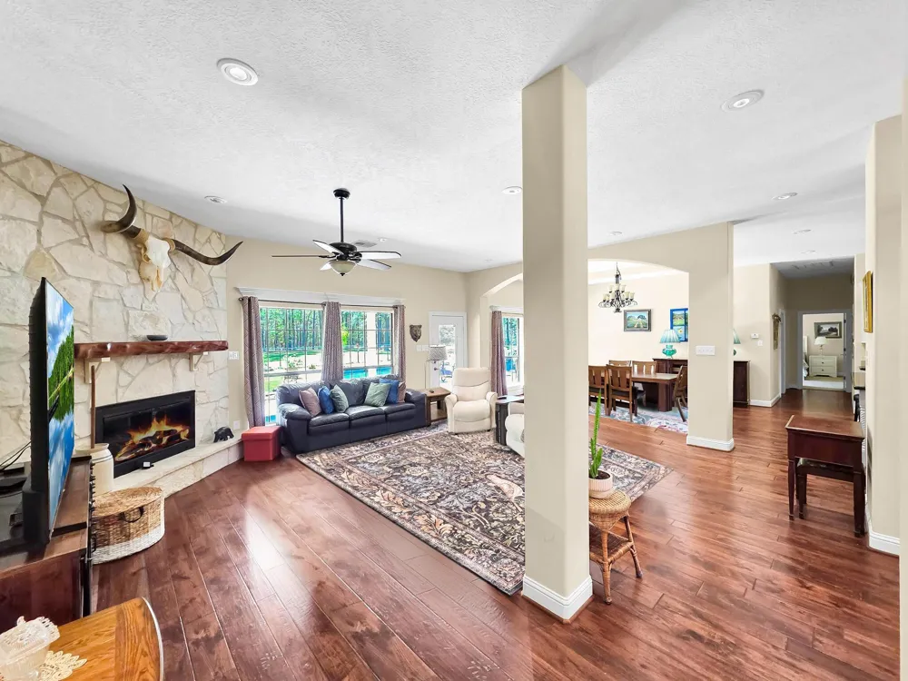 531 County Road 641 Dayton, TX 77535