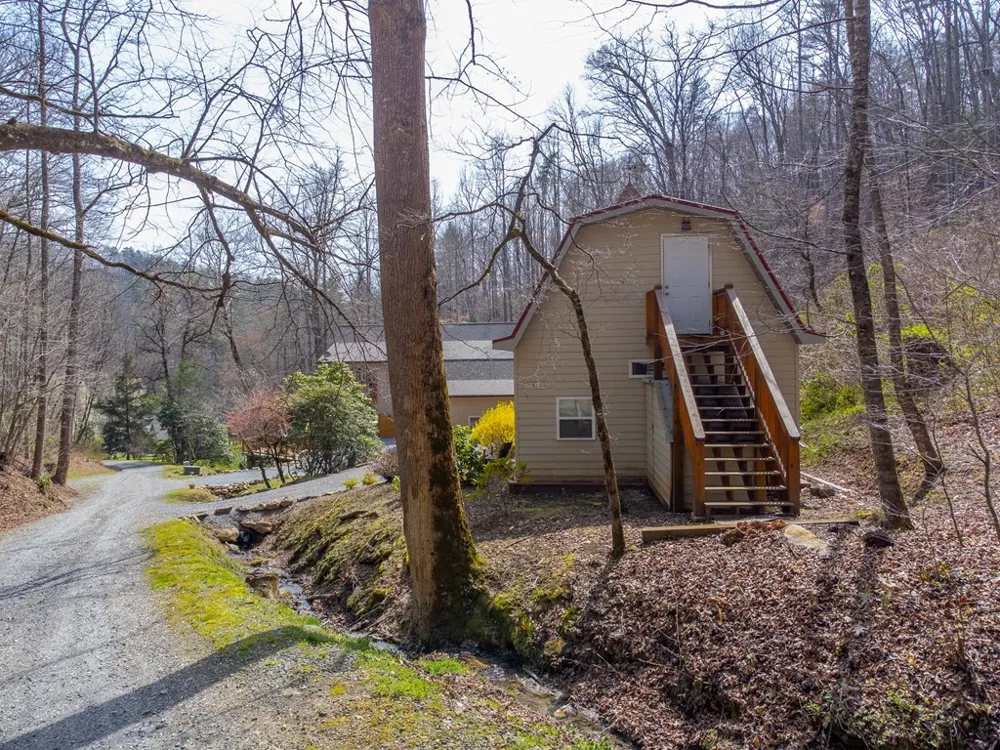 High Grove Parkway Whittier, NC 28789