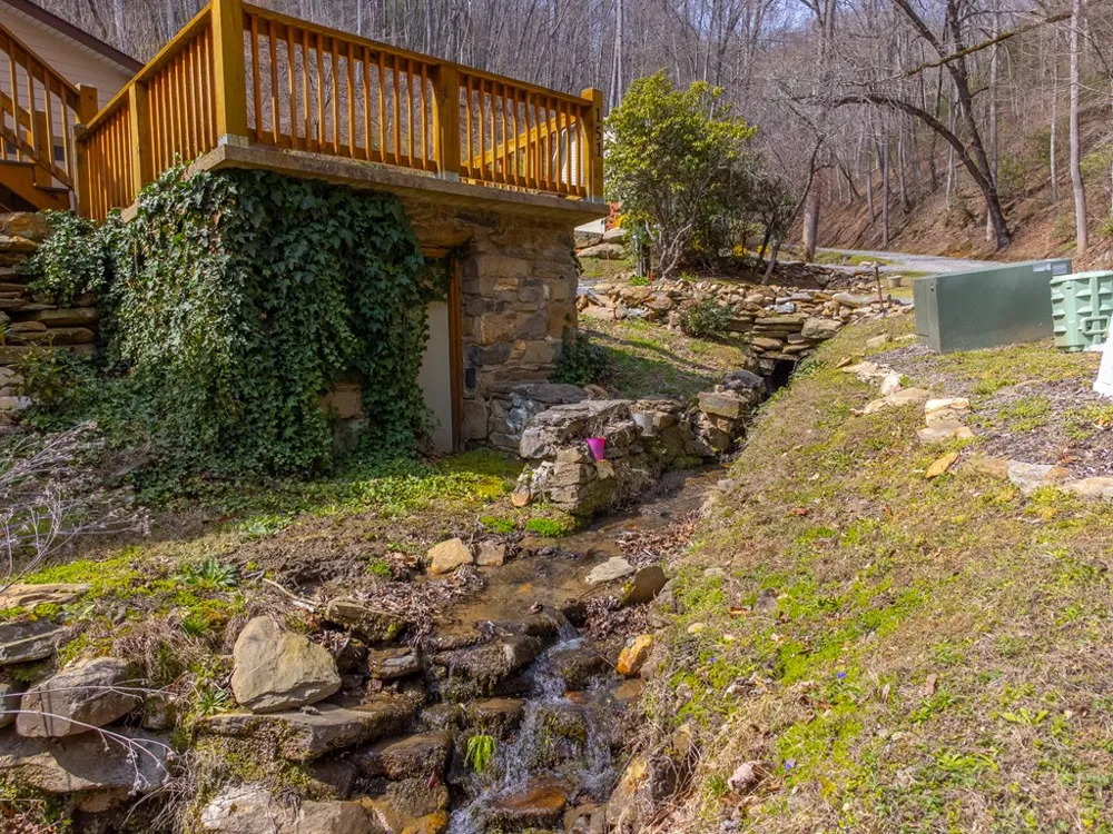 High Grove Parkway Whittier, NC 28789