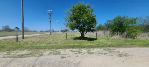 E Travis Avenue