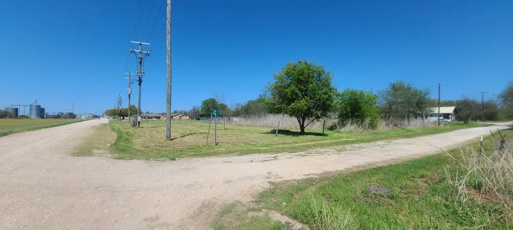 E Travis Avenue Mart, TX 76664