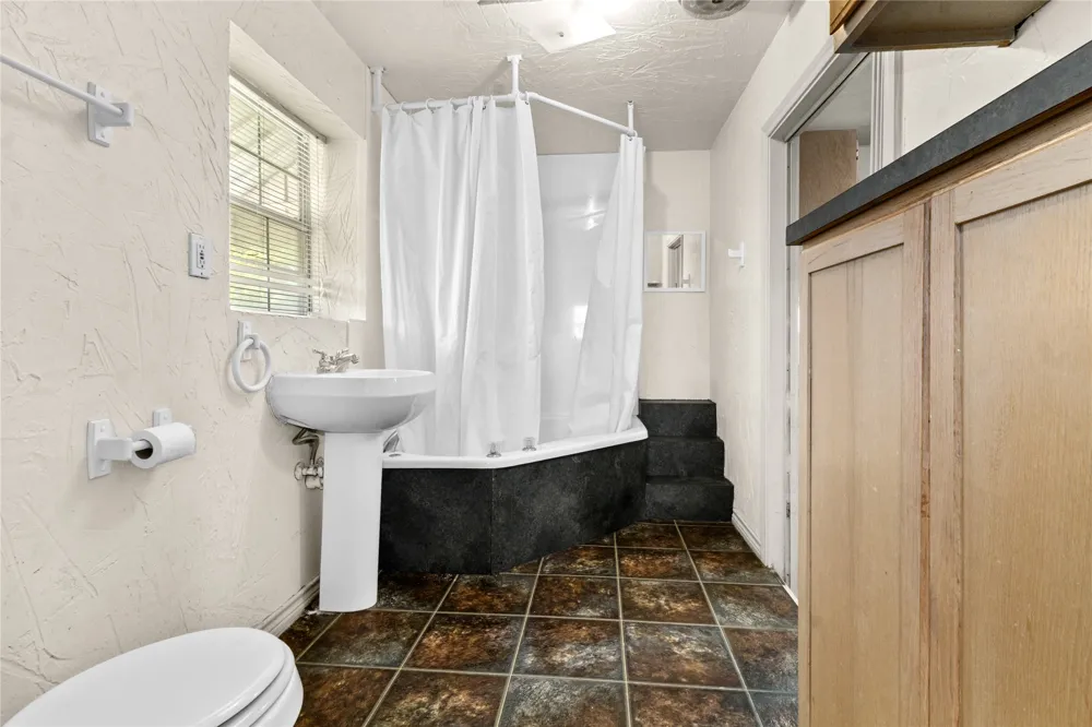 612 Poplar Street Teague, TX 75860