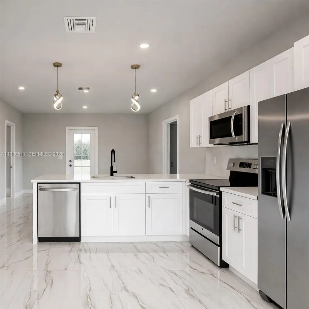 816 Palomino Lehigh Acres, FL 33974