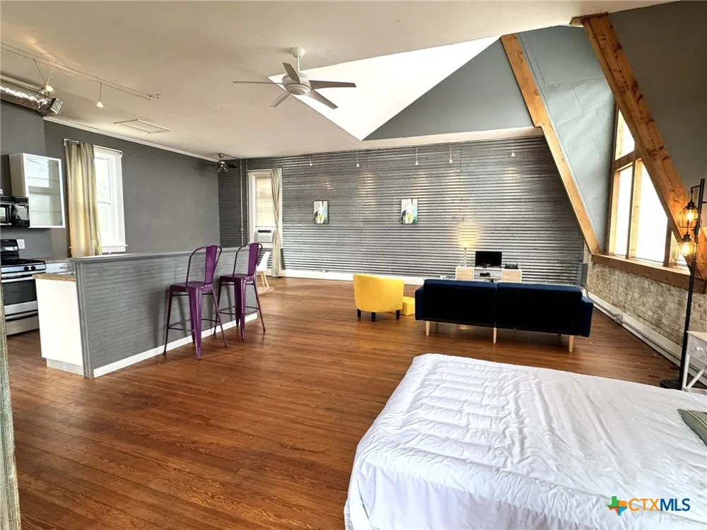 103 W Walnut Street #A Seguin, TX 78155