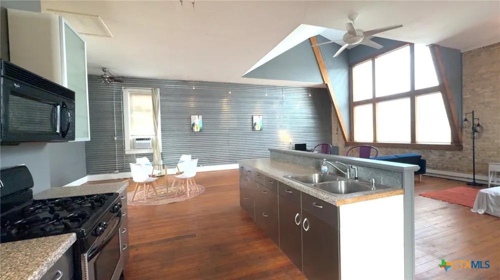 103 W Walnut Street #A Seguin, TX 78155