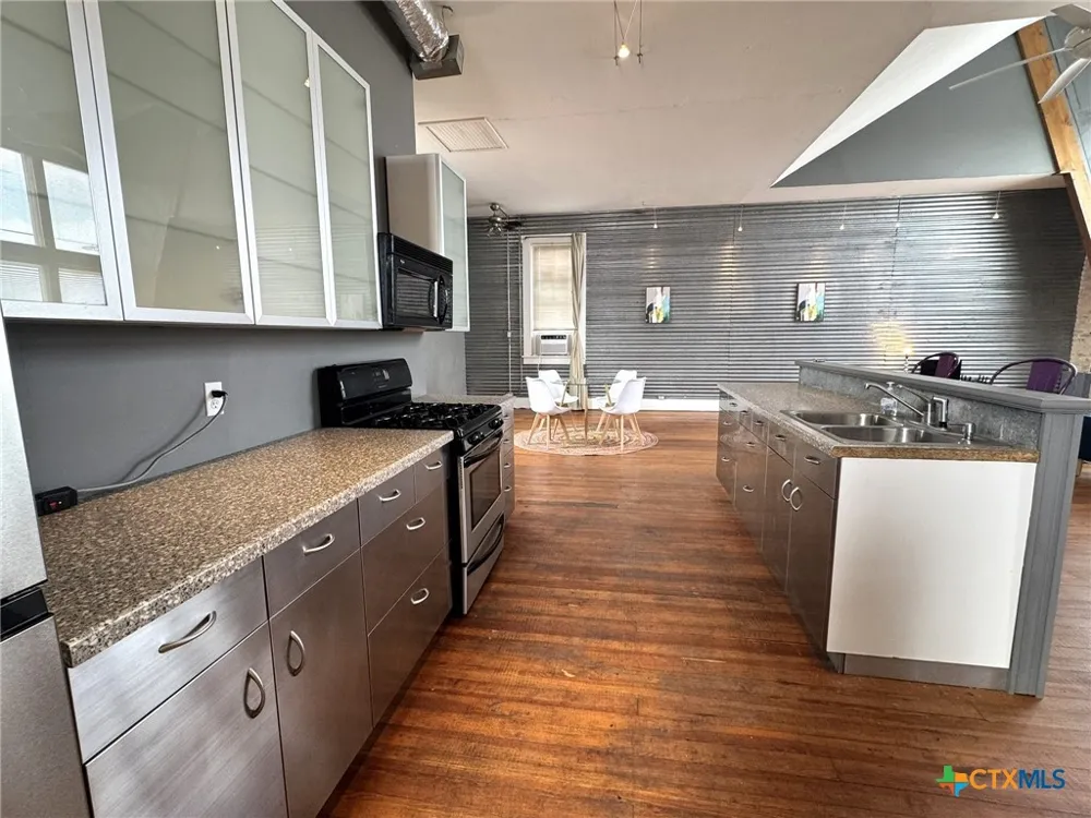 103 W Walnut Street #A Seguin, TX 78155