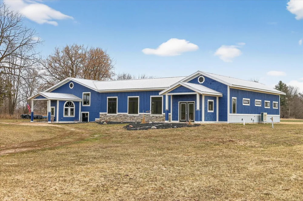 6130 Arbogast Road Howard City, MI 49329