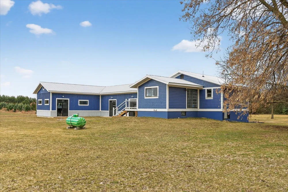 6130 Arbogast Road Howard City, MI 49329