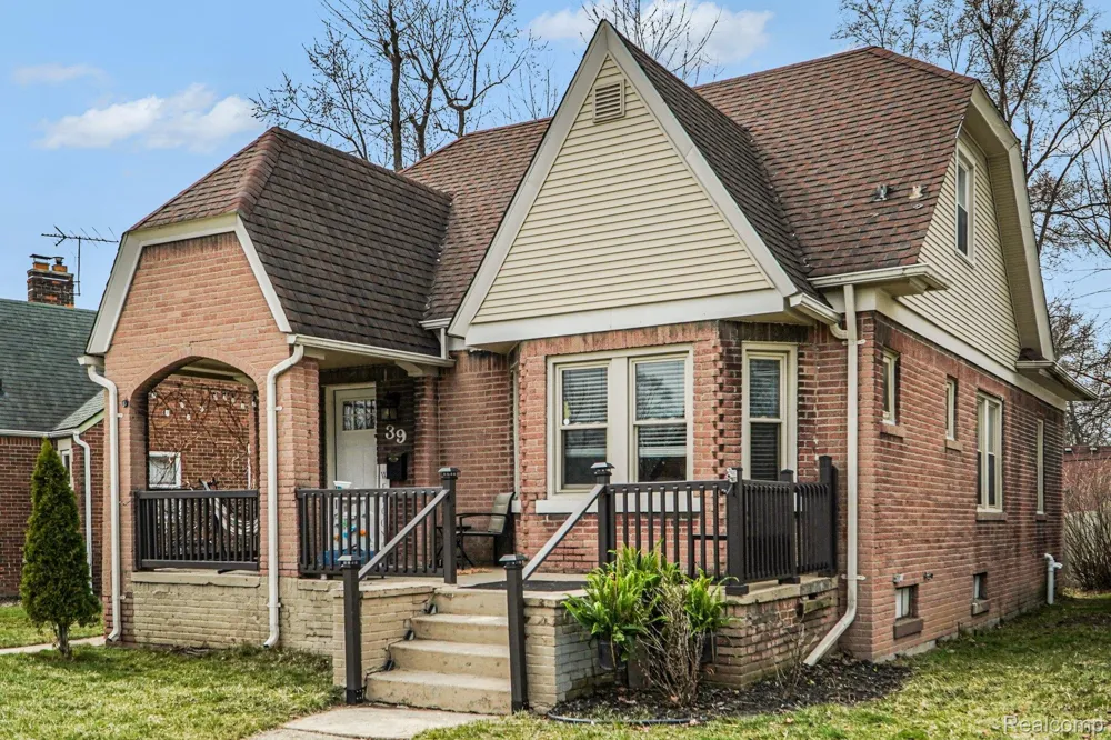 39 Neome Drive Pontiac City, MI 48341