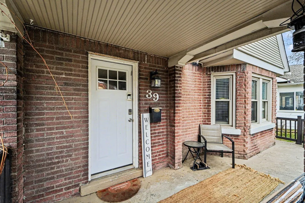 39 Neome Drive Pontiac City, MI 48341