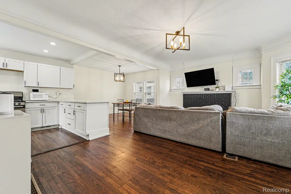39 Neome Drive Pontiac City, MI 48341
