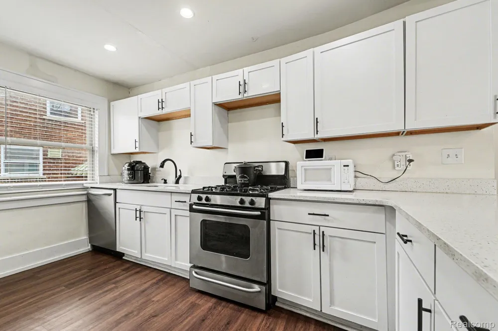 39 Neome Drive Pontiac City, MI 48341