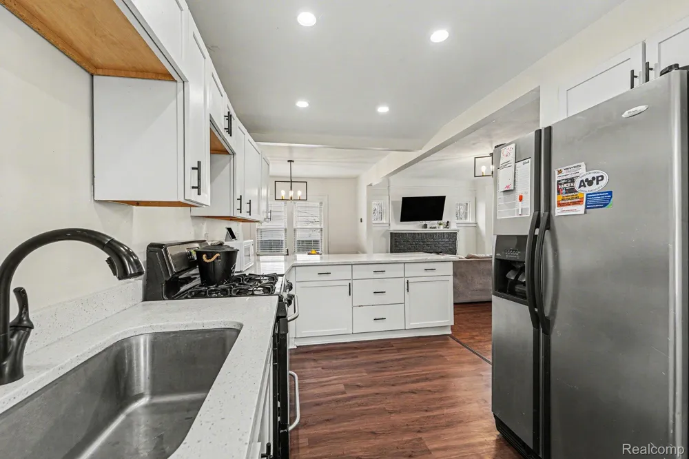 39 Neome Drive Pontiac City, MI 48341
