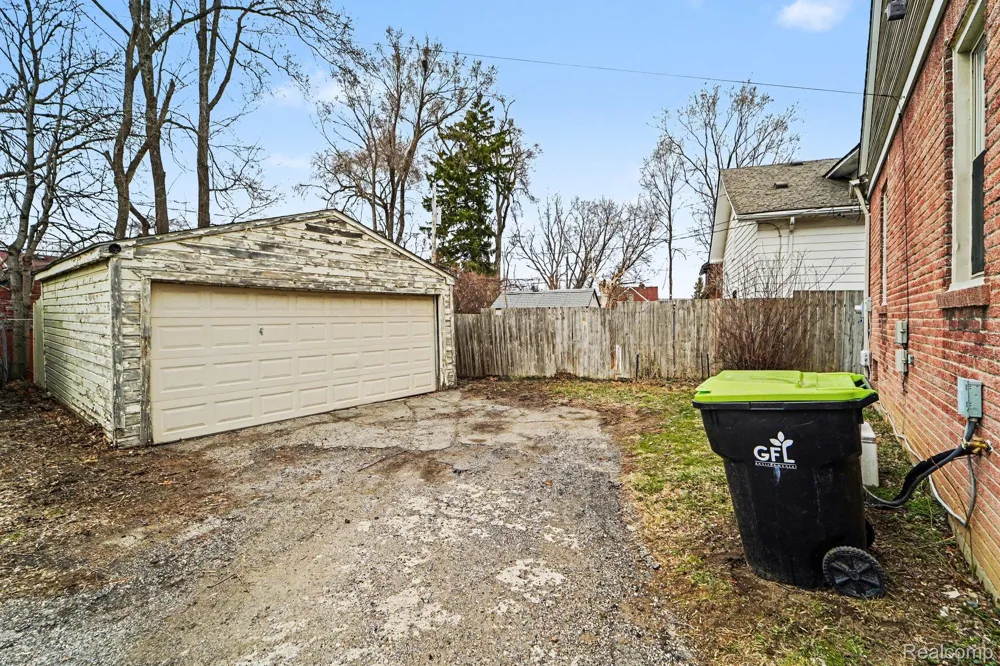 39 Neome Drive Pontiac City, MI 48341
