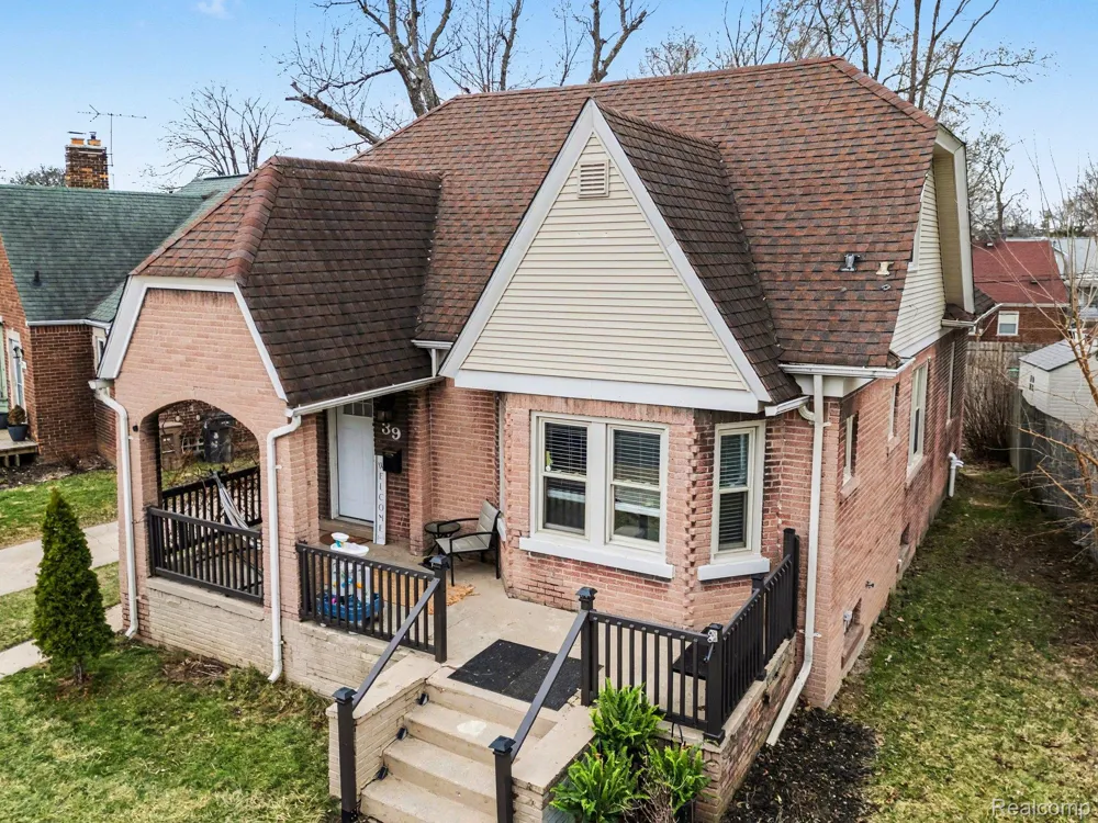 39 Neome Drive Pontiac City, MI 48341