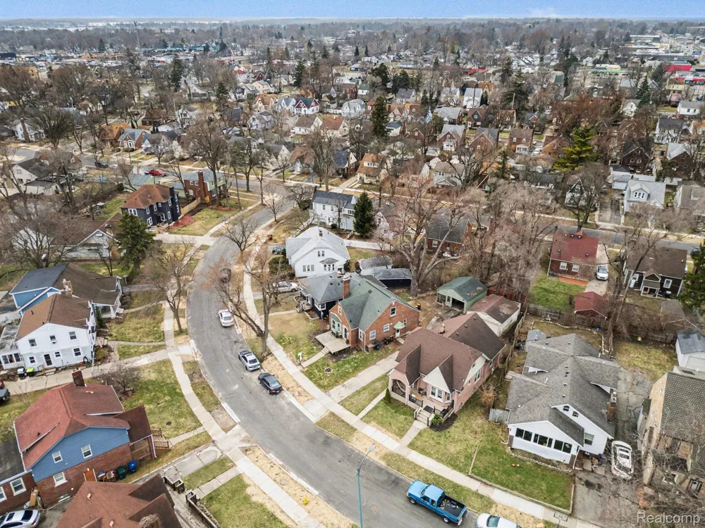 39 Neome Drive Pontiac City, MI 48341