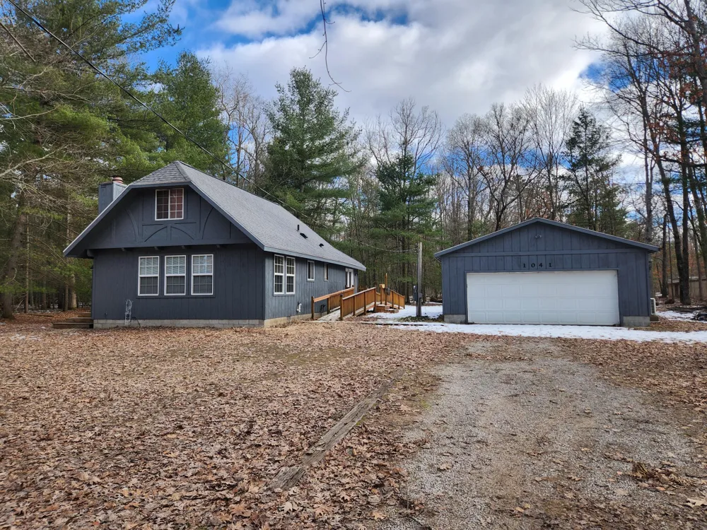 1041 Wolf Lake Drive Peacock Township, MI 49304