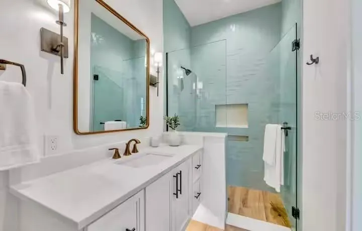 85 AVENIDA MESSINA Sarasota, FL 34242