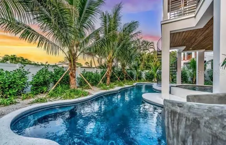 85 AVENIDA MESSINA Sarasota, FL 34242