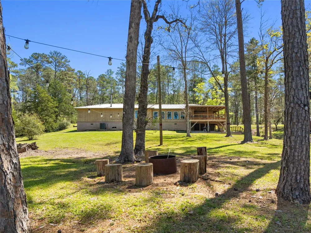 286 Lynwood Burkeville, TX 75932