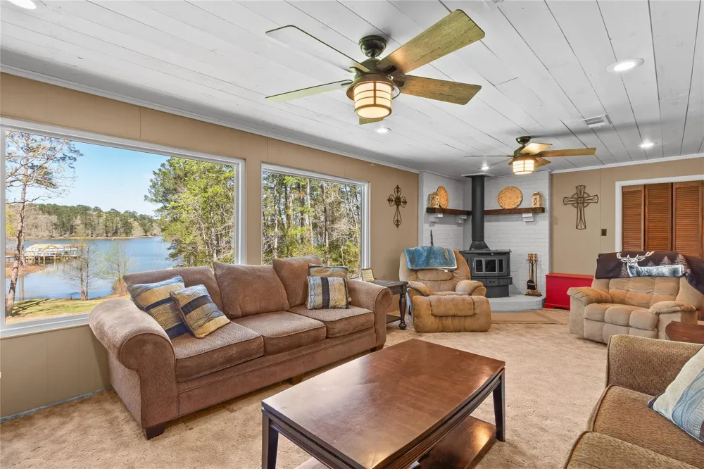 286 Lynwood Burkeville, TX 75932