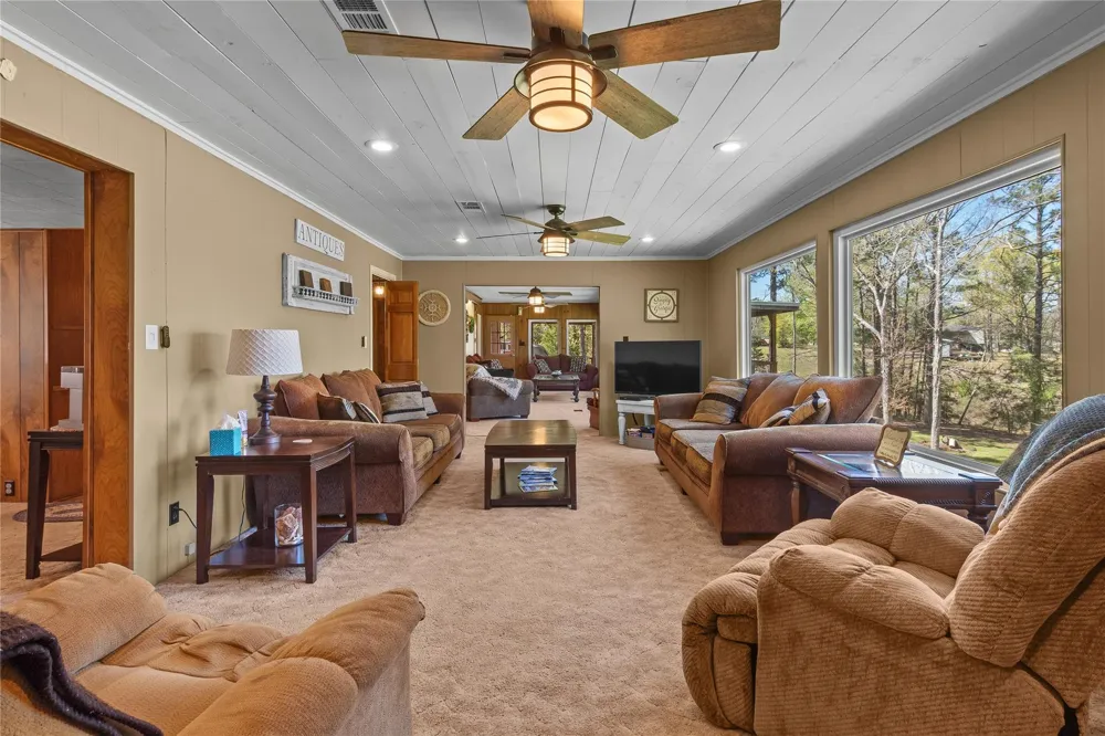 286 Lynwood Burkeville, TX 75932