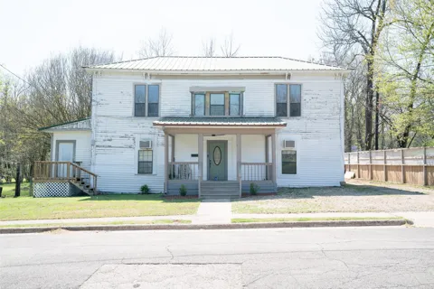 631 W Austin
