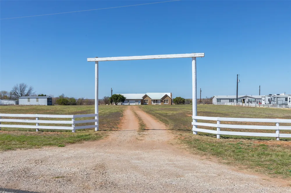 1450 Farm Road 605 Hawley, TX 79525