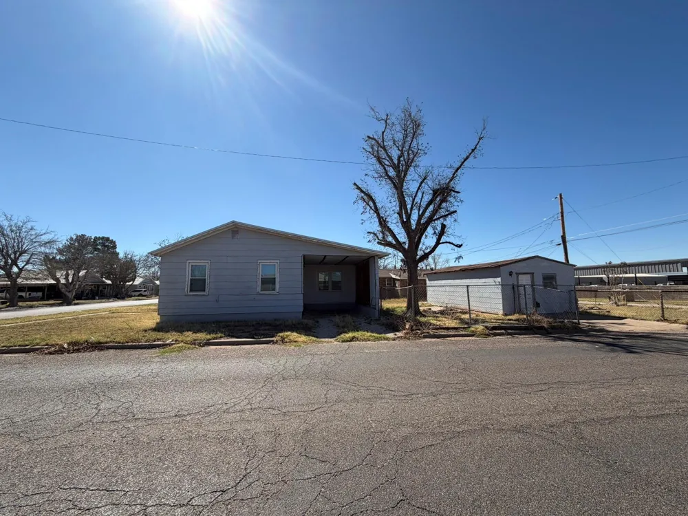 813 NW 1st St Street Andrews, TX 79714