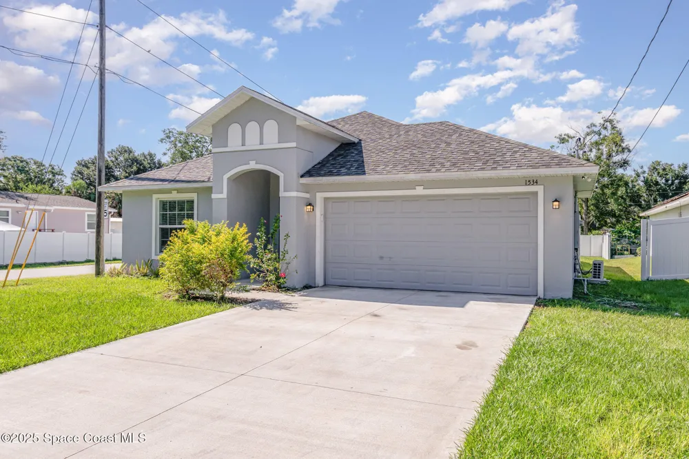 1534 Pine Street Orlando, FL 32824