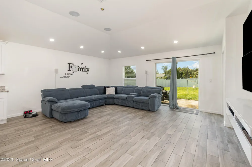 1534 Pine Street Orlando, FL 32824