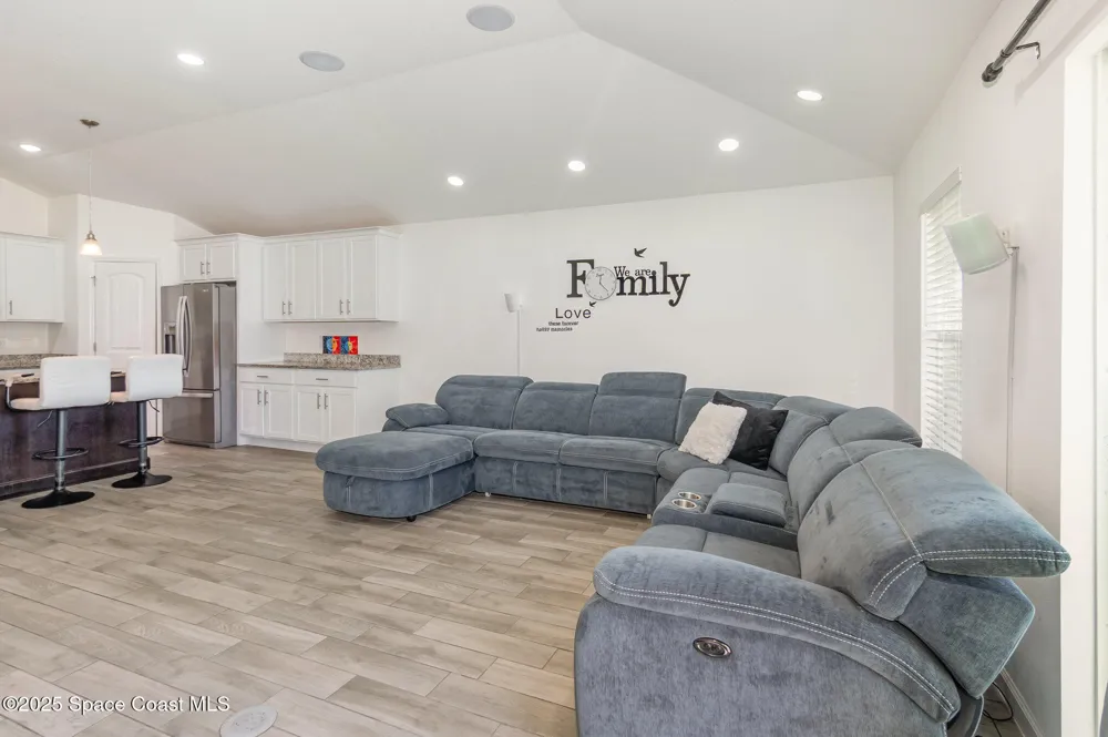 1534 Pine Street Orlando, FL 32824