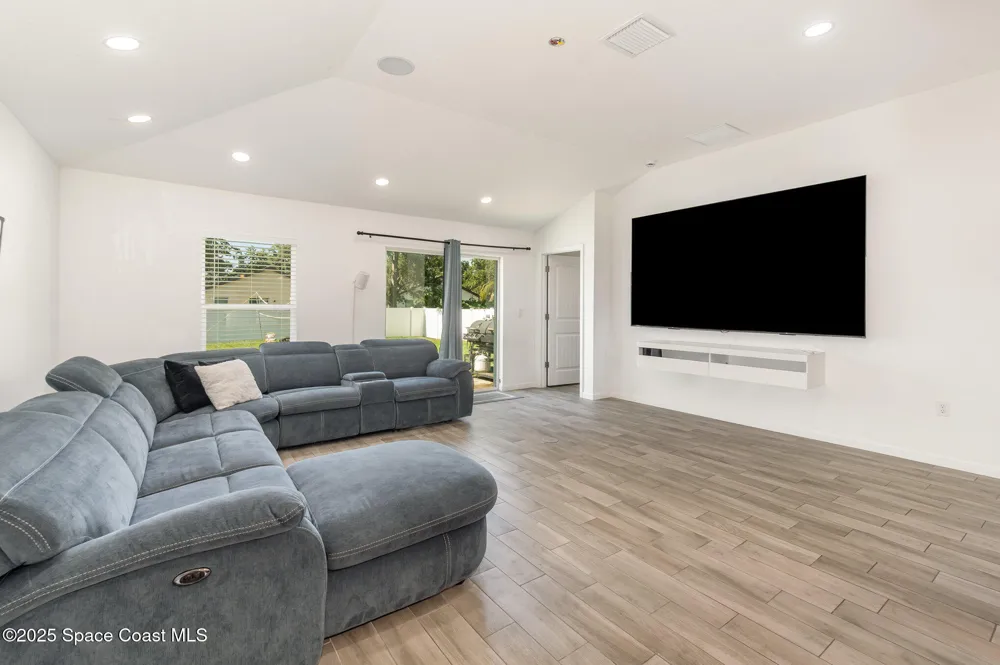 1534 Pine Street Orlando, FL 32824