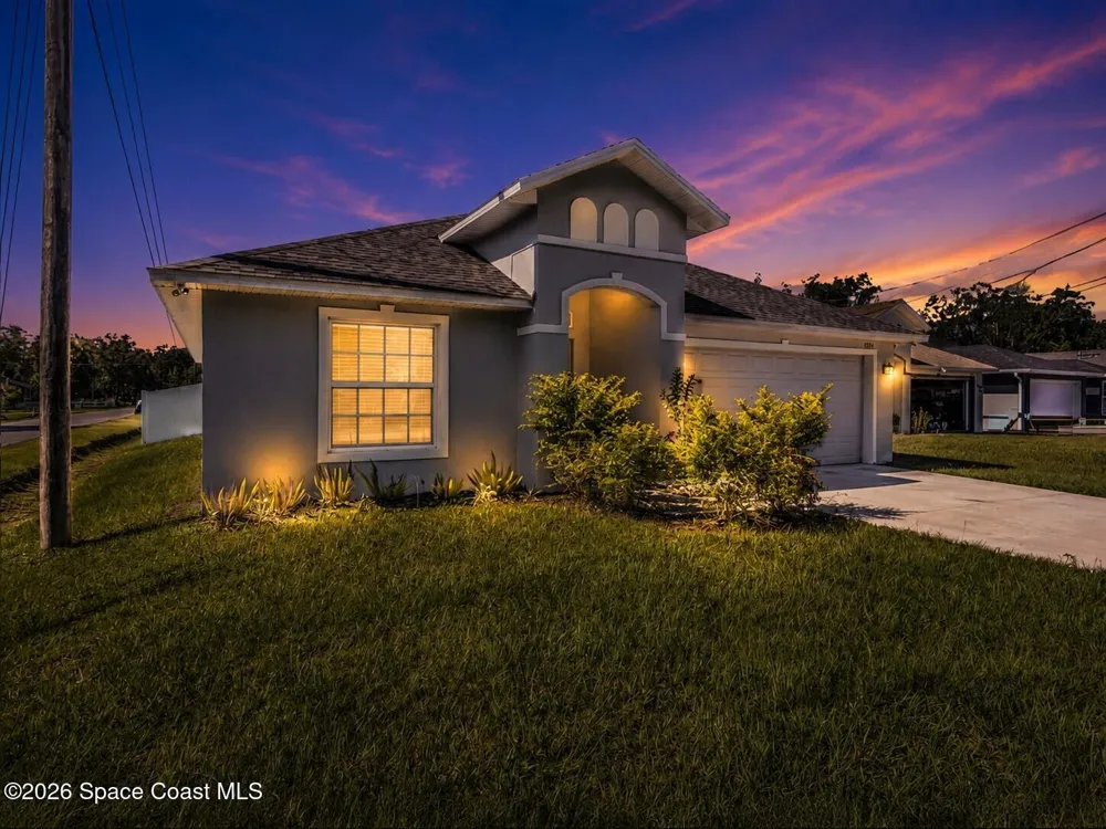 1534 Pine Street Orlando, FL 32824