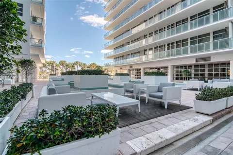 3737 Collins Ave #S-203