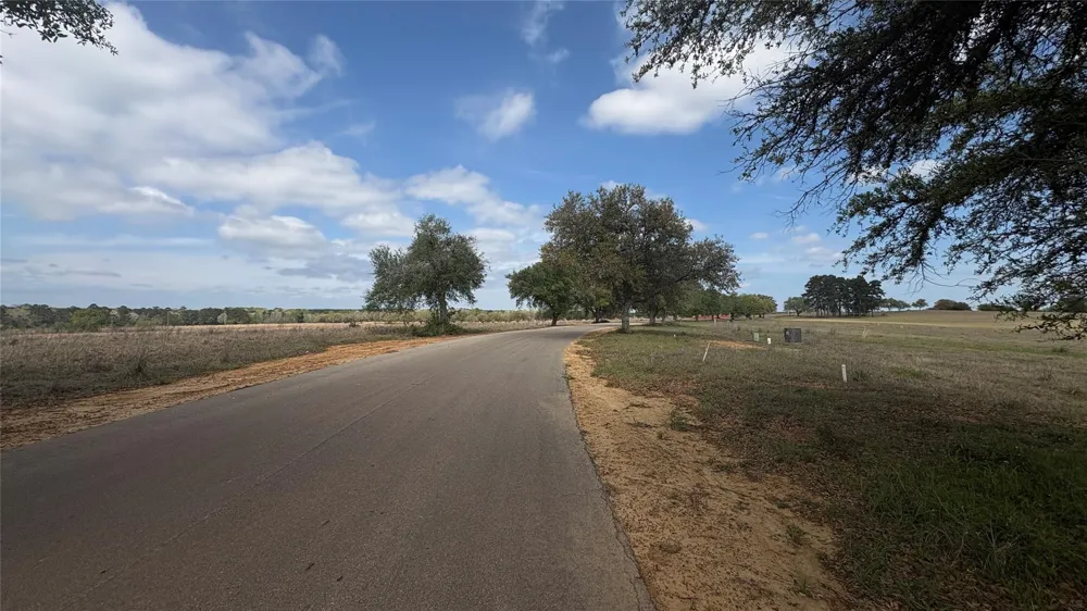 56 Lakeland Drive Hillister, TX 77624