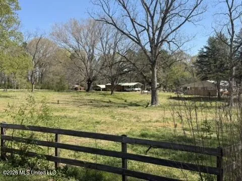 1332 Walker Road Terry, MS 39170