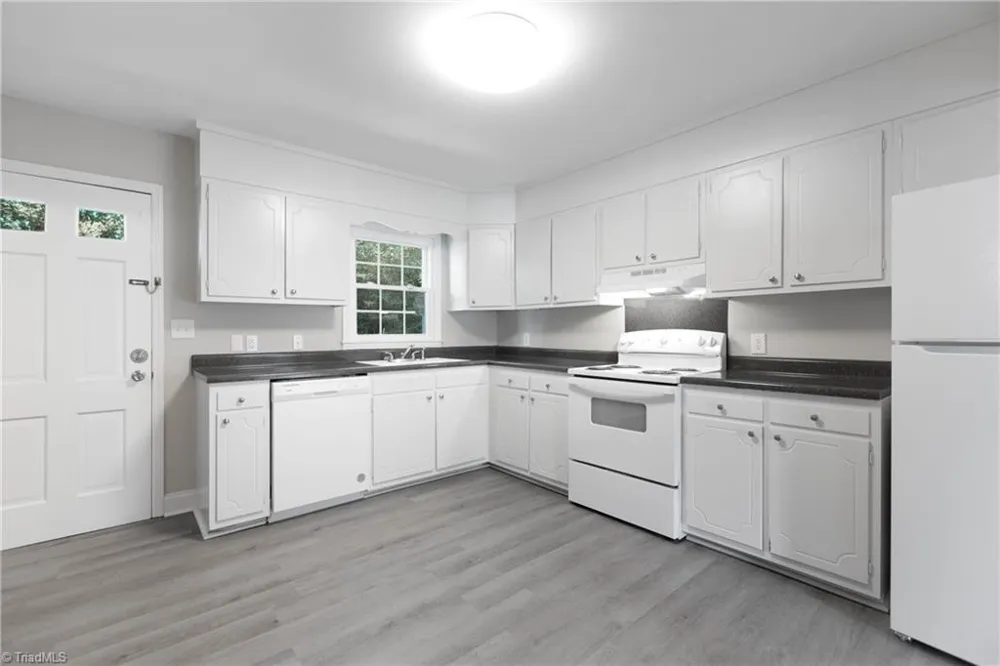 22 Forsyth Street Thomasville, NC 27360