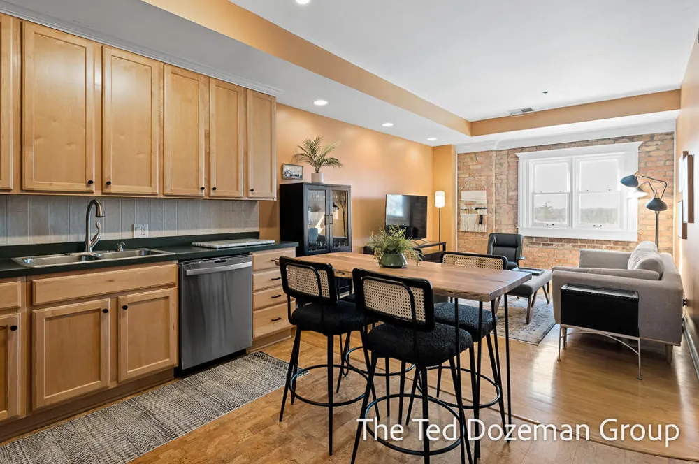 17 W 10th Street #450 Holland City, MI 49423