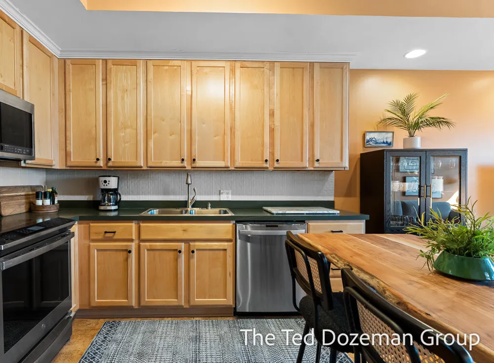 17 W 10th Street #450 Holland City, MI 49423